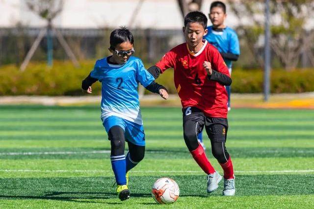 沃特斯35+7胡明轩27分广东胜上海 王哲林30+13